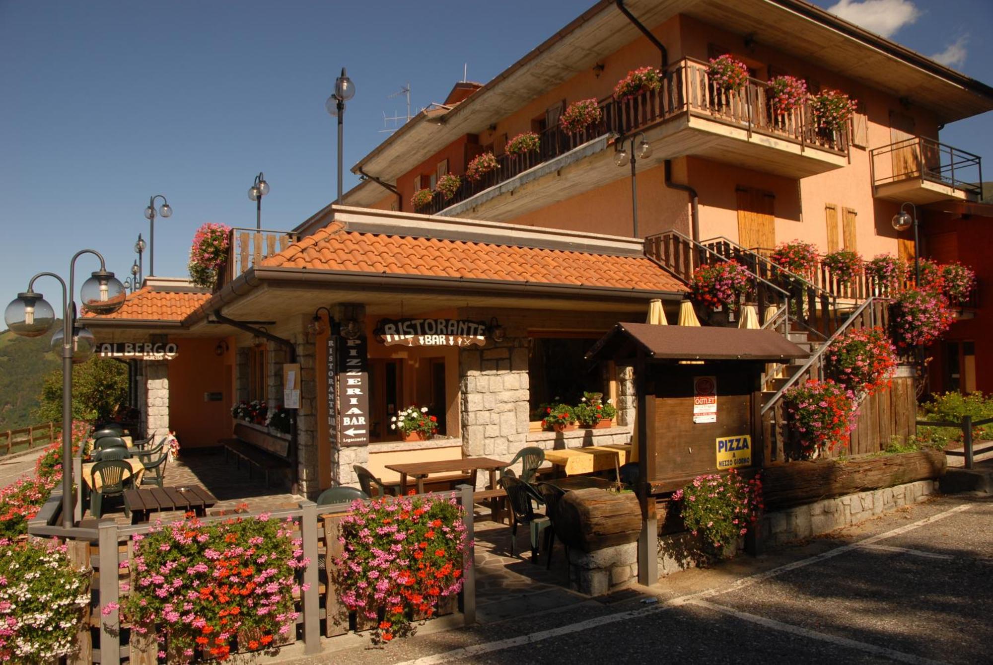 Albergo Legazzuolo Montecampione Artogne Exteriör bild